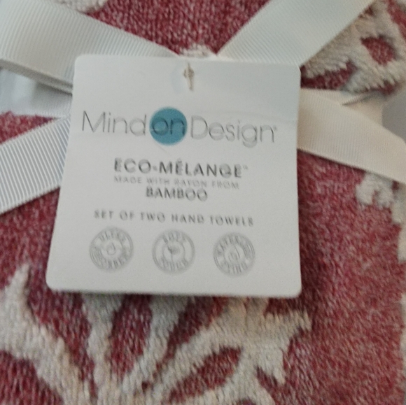 Eco-Melange Mind on Design Heather Cardinal Red & White Snowflake 2 Hand Towels - Picture 3 of 3